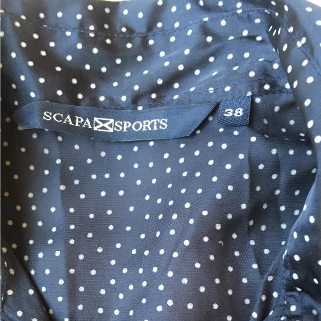 SCAPA(スキャパ)の美品 スキャパ ドット柄フリルブラウス レディースのトップス(シャツ/ブラウス(長袖/七分))の商品写真
