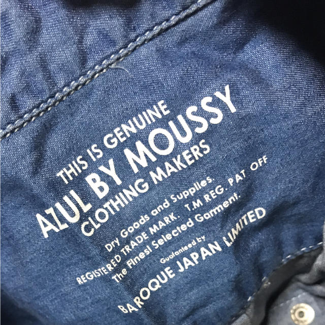 AZUL by moussy(アズールバイマウジー)のAZUL by moussy デニムシャツ ブルー レディースのトップス(シャツ/ブラウス(長袖/七分))の商品写真