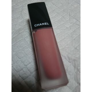 シャネル(CHANEL)のルージュアリュールインク140アムルー(口紅)