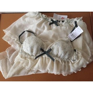 リサマリ(Risa Magli)のタグ付き新品！リサマリ カップ付きキャミ&タックパンツ(ルームウェア)