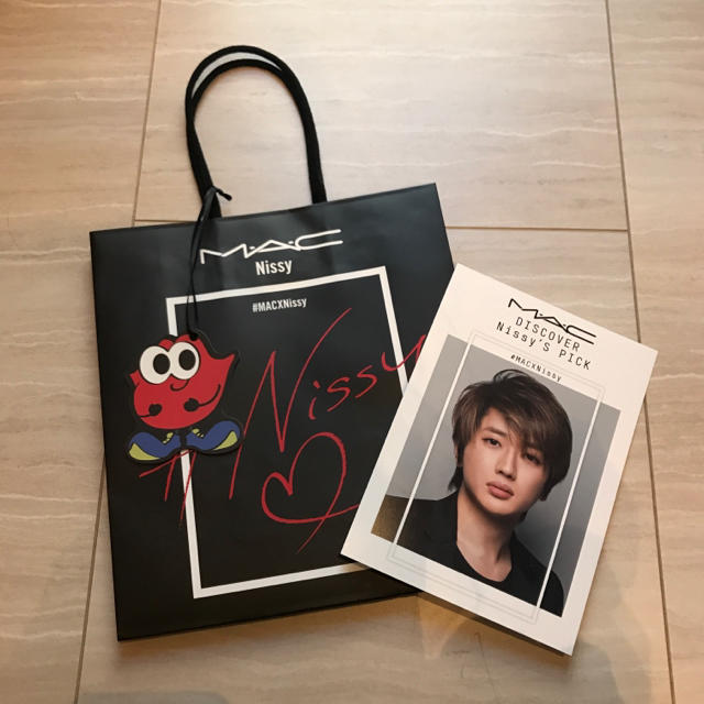 MAC(マック)のNissy×MACコラボショッパー エンタメ/ホビーのタレントグッズ(ミュージシャン)の商品写真