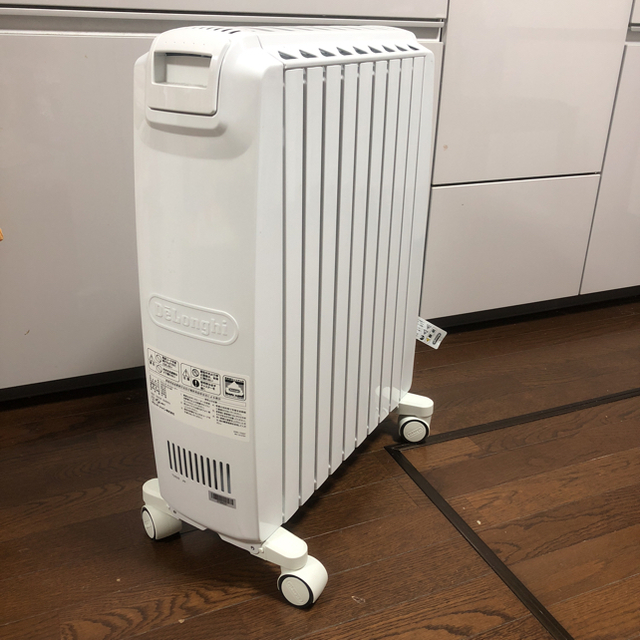 DeLonghi(デロンギ)のオイルヒーター スマホ/家電/カメラの冷暖房/空調(オイルヒーター)の商品写真