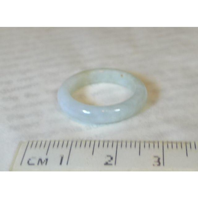 J319　ヒスイ翡翠リング指輪　13.5号　ジェイド　ライトグリーン　B級　すこ レディースのアクセサリー(リング(指輪))の商品写真