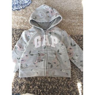 ギャップキッズ(GAP Kids)のGAP 90 裏起毛 パーカー 花柄グレー(ジャケット/上着)