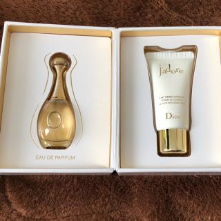 クリスチャンディオール(Christian Dior)のDior jadore ディオール 値下げ不可(香水(女性用))