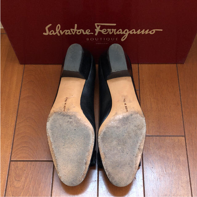 Salvatore Ferragamo(サルヴァトーレフェラガモ)のChisa様専用 美品❣️フェラガモ パンプス VARA ヴァラ 6C 23.5 レディースの靴/シューズ(ハイヒール/パンプス)の商品写真