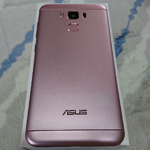 ASUS(エイスース)のZenfone 3 Max ZC553KL 中古美品 スマホ/家電/カメラのスマートフォン/携帯電話(スマートフォン本体)の商品写真