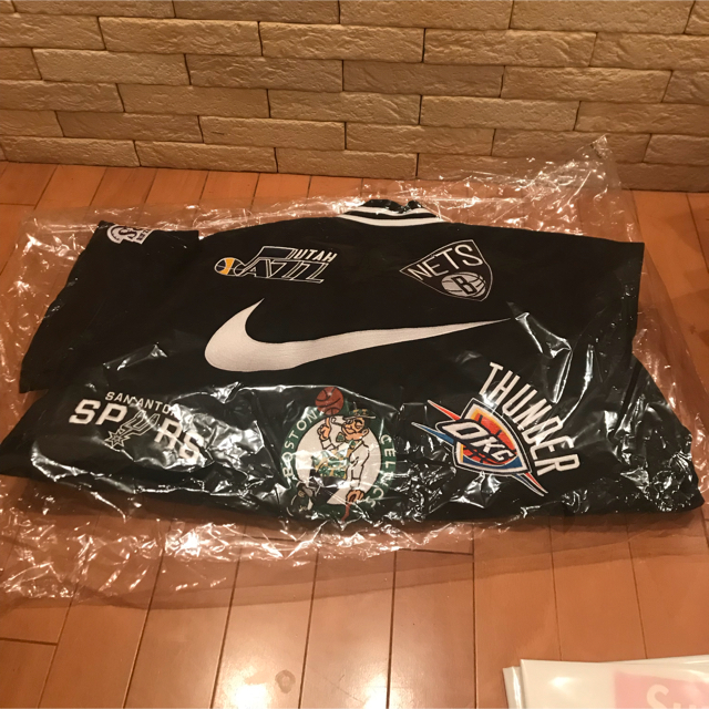 Supreme(シュプリーム)の【送料込み L】supreme nike NBA jacket メンズのジャケット/アウター(スタジャン)の商品写真