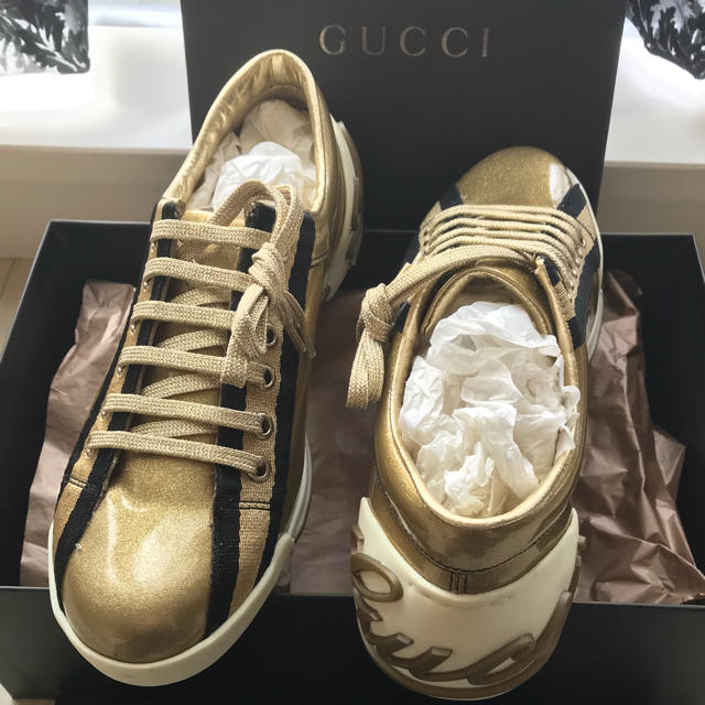 Gucci - 最終値下げ☆GUCCI 筆記体ロゴ スニーカー 新品未使用本物の