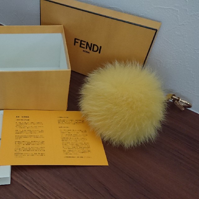 FENDI(フェンディ)のフェンディ ファーチャーム ハンドメイドのファッション小物(バッグチャーム)の商品写真