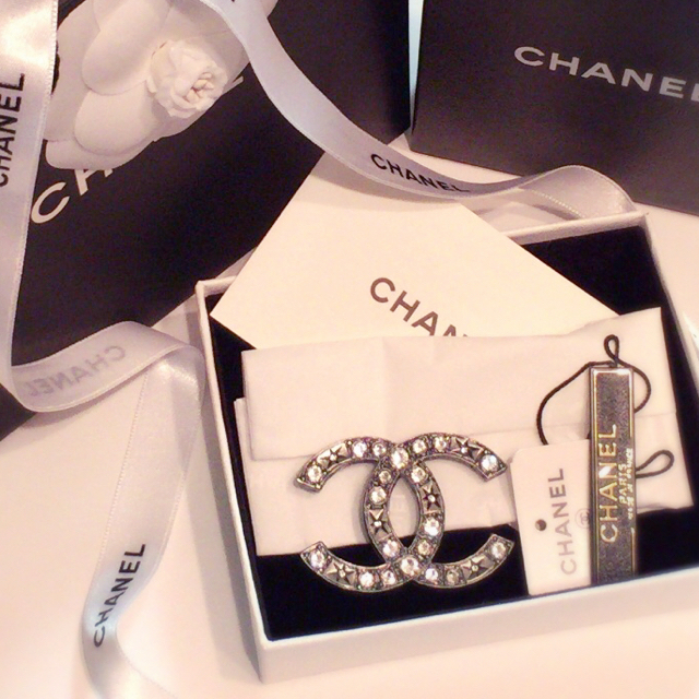 CHANEL(シャネル)の新品 シャネルCHANEL ブローチ ココマーク レディースのアクセサリー(ブローチ/コサージュ)の商品写真