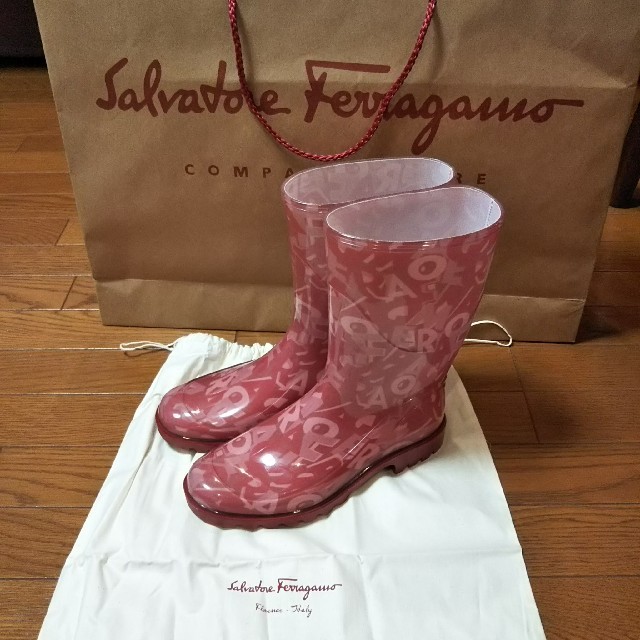 Salvatore Ferragamo(サルヴァトーレフェラガモ)のtotoro様専用！新品未使用 フェラガモ レインブーツ レディースの靴/シューズ(レインブーツ/長靴)の商品写真