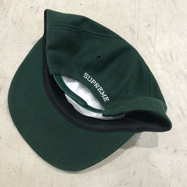 Supreme(シュプリーム)の新品 SUPREME arabic logo cap Green メンズの帽子(その他)の商品写真