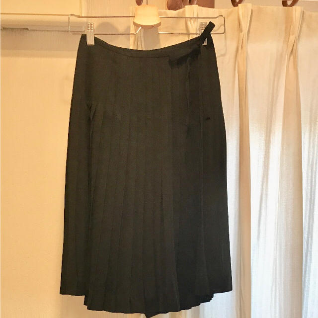 INED(イネド)の【INED】黒 プリーツスカート ブラック イネド ひざ丈 レディースのスカート(ひざ丈スカート)の商品写真