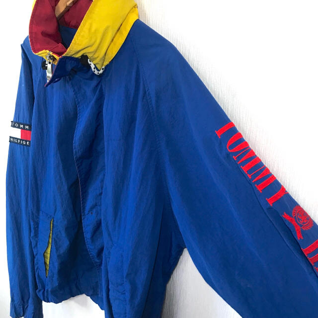 TOMMY HILFIGER(トミーヒルフィガー)のアームロゴ ♪ 90s トミー ヒルフィガー  セーリングジャケット 青 XL  メンズのジャケット/アウター(ナイロンジャケット)の商品写真