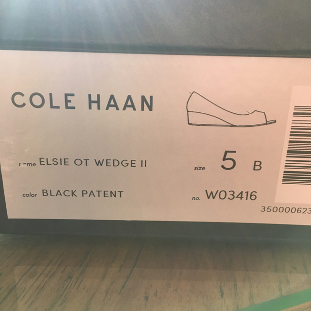 Cole Haan(コールハーン)のikko様専用商品 cole haan エナメルパンプス クロ 22.5cm レディースの靴/シューズ(ハイヒール/パンプス)の商品写真