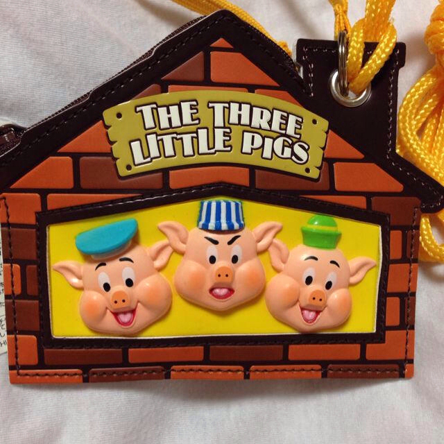 Disney 3匹の子豚パスケースの通販 By Upa S Shop ディズニーならラクマ