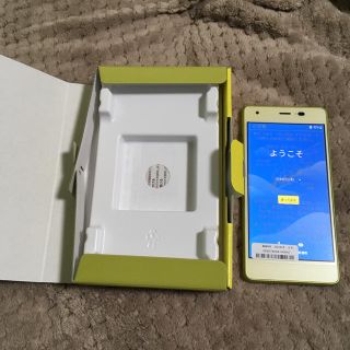 キョウセラ(京セラ)のQua phone QZ KYV44 シトラスレモン au SIMフリー 新品(スマートフォン本体)