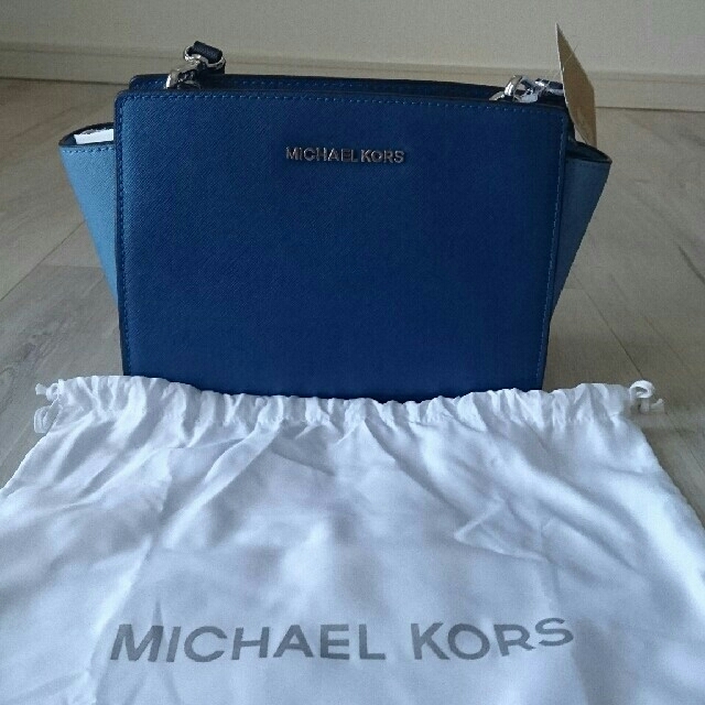 Michael Kors(マイケルコース)の新品！正規！マイケルコース★斜め掛けショルダーバッグ！ レディースのバッグ(ショルダーバッグ)の商品写真