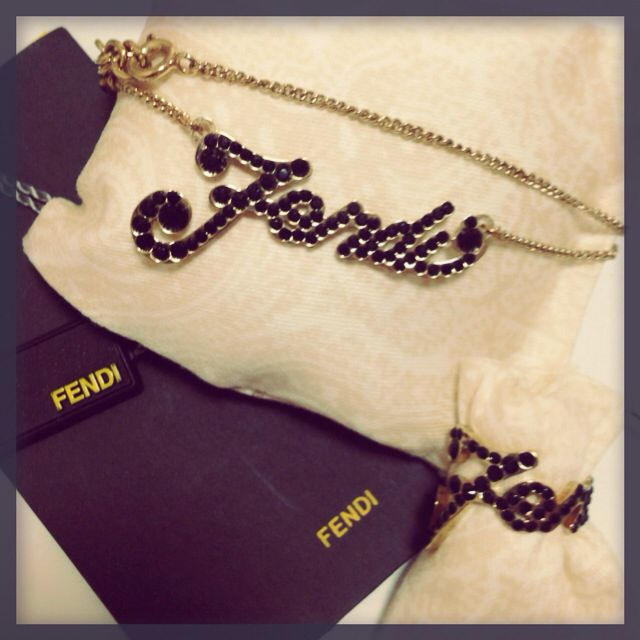 FENDI(フェンディ)のFENDI♡黒ストーンのネックレス♡ レディースのアクセサリー(ネックレス)の商品写真