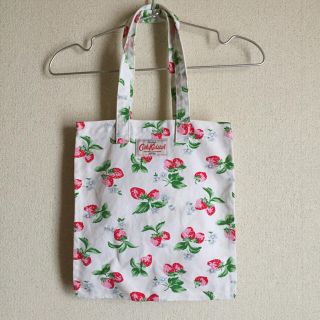 キャスキッドソン(Cath Kidston)のCathKidstonいちご柄トートバッグ(トートバッグ)