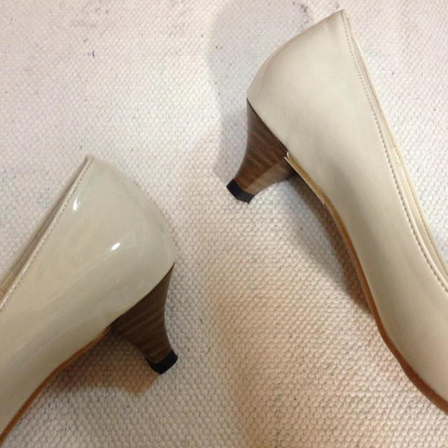 SALE!!ホワイト、とんがりパンプス レディースの靴/シューズ(ハイヒール/パンプス)の商品写真