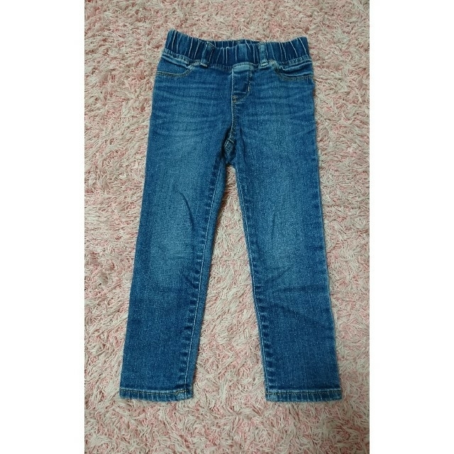 babyGAP(ベビーギャップ)のbabyGAP　デニムパンツ　105センチ キッズ/ベビー/マタニティのキッズ服女の子用(90cm~)(パンツ/スパッツ)の商品写真