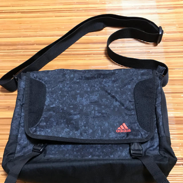 adidas(アディダス)のケンブー様 専用 adidas ショルダーバッグ メンズのバッグ(ショルダーバッグ)の商品写真