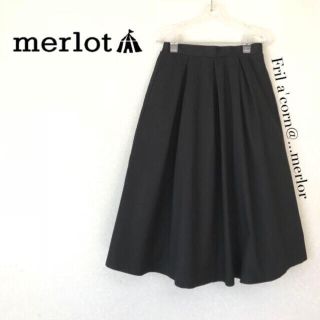 メルロー(merlot)のメルロー タック入りコットンフレアスカート ＊ブラック(ひざ丈スカート)