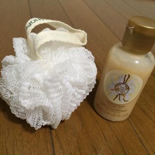 ザボディショップ(THE BODY SHOP)のボディシャンプー＆バススポンジのset❣️(バスグッズ)