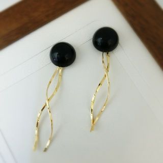 ブラック×ウェーブ(ピアス)