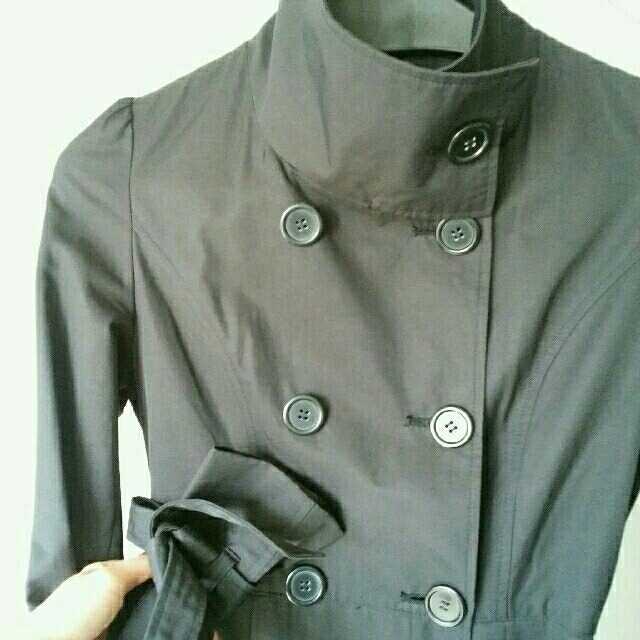 フェミニン　トレンチコート　袖リボン　7～9号　濃紺 レディースのジャケット/アウター(トレンチコート)の商品写真