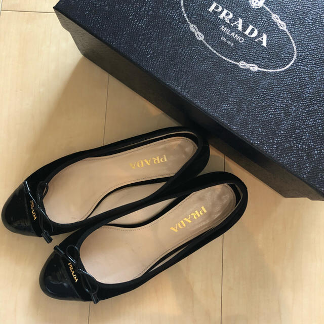 PRADA(プラダ)の［美品］PRADA プラダ フラットシューズ 値下げしました！ レディースの靴/シューズ(ハイヒール/パンプス)の商品写真