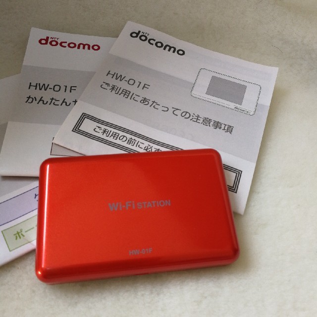 NTTdocomo(エヌティティドコモ)のdocomo Xi HW-01F wifiルーター（中古） スマホ/家電/カメラのスマートフォン/携帯電話(携帯電話本体)の商品写真