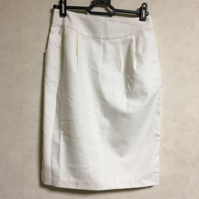 JEANASIS(ジーナシス)のホワイト タイトスカート レディースのスカート(ひざ丈スカート)の商品写真