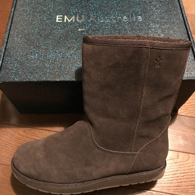 EMU(エミュー)の＊新品未使用タグ付EMU Spindle Loチョコレート22cm＊ レディースの靴/シューズ(ブーツ)の商品写真