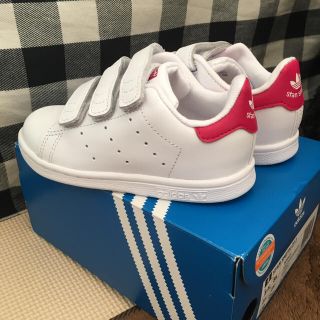 アディダス(adidas)の【新品】adidasスタンスミス ベルクロ キッズ（ピンク:14.15.16㎝）(スニーカー)