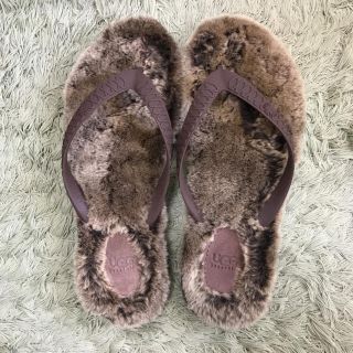 アグ(UGG)のUGG アグ  人気☆ムートンビーチサンダル 1度着用 8サイズ(ビーチサンダル)