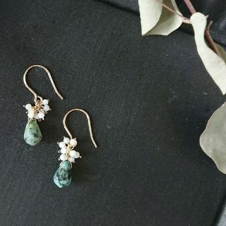 miffe様 ターコイズ＆マザーオブパール ピアス(ピアス)