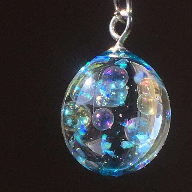 ☆レジン シャボン玉 水色 ハンドメイド ネックレスやバック ☆レジン シャボン玉 水色 ハンドメイド ネックレスやバック