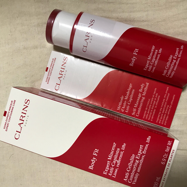 CLARINS(クラランス)の新品 未使用♡ クラランス ボディフィット 200ml 箱 説明書つき  コスメ/美容のボディケア(ボディクリーム)の商品写真