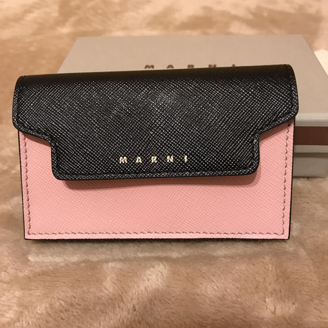 MARNI マルニ カードホルダー BLACK/PINK CANDY PFMI0002L4LV520