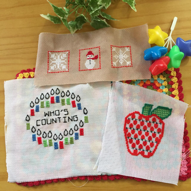 Curly Collection(カーリーコレクション)の未使用✨C.C♡カーリーコレクション★刺繍パネル3枚☆クリスマス・ステッチ✨ ハンドメイドの素材/材料(各種パーツ)の商品写真