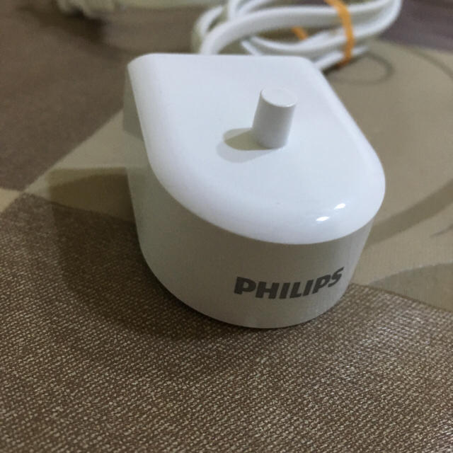 PHILIPS(フィリップス)のフィリップス エアーフロス  充電器 スマホ/家電/カメラの美容/健康(電動歯ブラシ)の商品写真