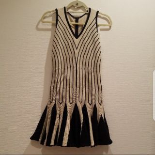 ヒロココシノ(HIROKO KOSHINO)の【未使用タグ付】ニットワンピ HIROKO KOSHINO(ひざ丈ワンピース)