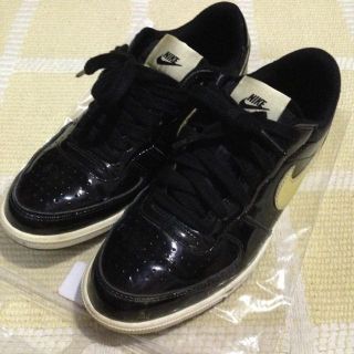 ナイキ(NIKE)のNIKE エナメルスニーカー(スニーカー)