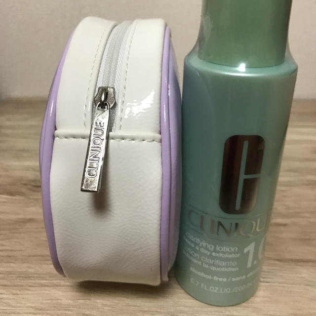 CLINIQUE(クリニーク)のCLINIQUE 未開封 拭き取り化粧水 1.0 200ml ポーチ付き コスメ/美容のスキンケア/基礎化粧品(化粧水/ローション)の商品写真