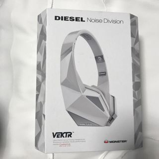 ディーゼル(DIESEL)のタロス様専用★売り切り！DIESEL★ヘッドホン★未使用★ホワイト★ヘッドフォン(ヘッドフォン/イヤフォン)