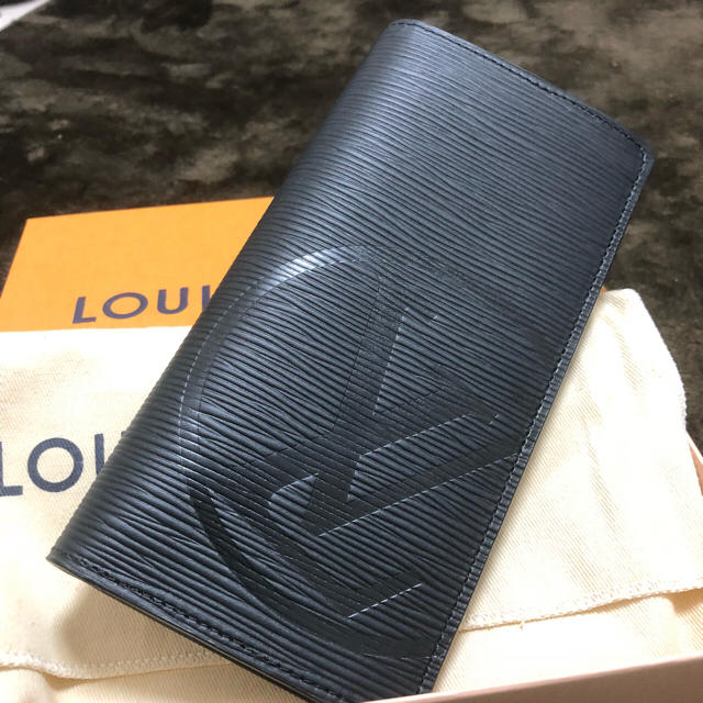 海外最新 LOUIS ゆー 長財布未使用新品 ブラック 春夏限定コレクション
