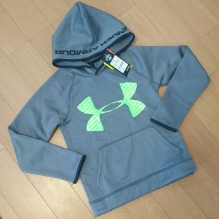 アンダーアーマー(UNDER ARMOUR)の新品ﾀｸﾞ付　ｱﾝﾀﾞｰｱｰﾏｰ　ﾊﾟｰｶｰ　ｸﾞﾚｰ　YMD  130 140(Tシャツ/カットソー)